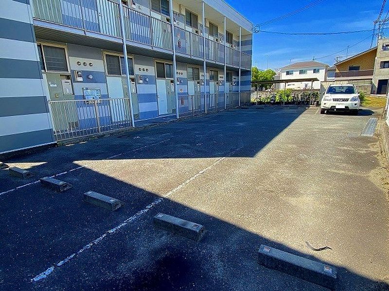 レオパレス松浦 駐車場