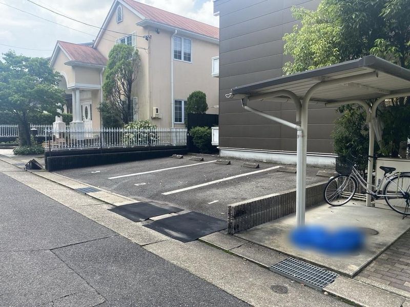 レオパレスヴェルデ高島 駐車場