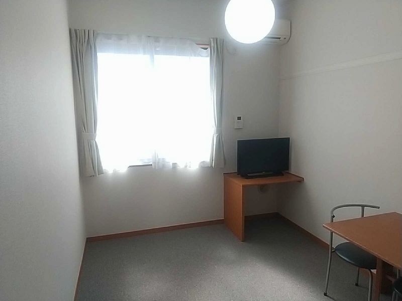 レオパレスハーモニー 居間