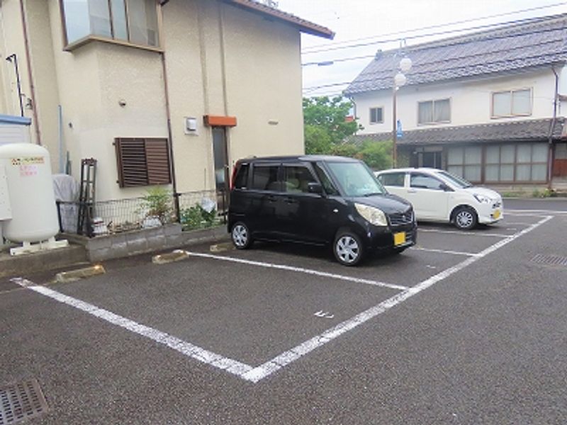 レオパレス柏 駐車場