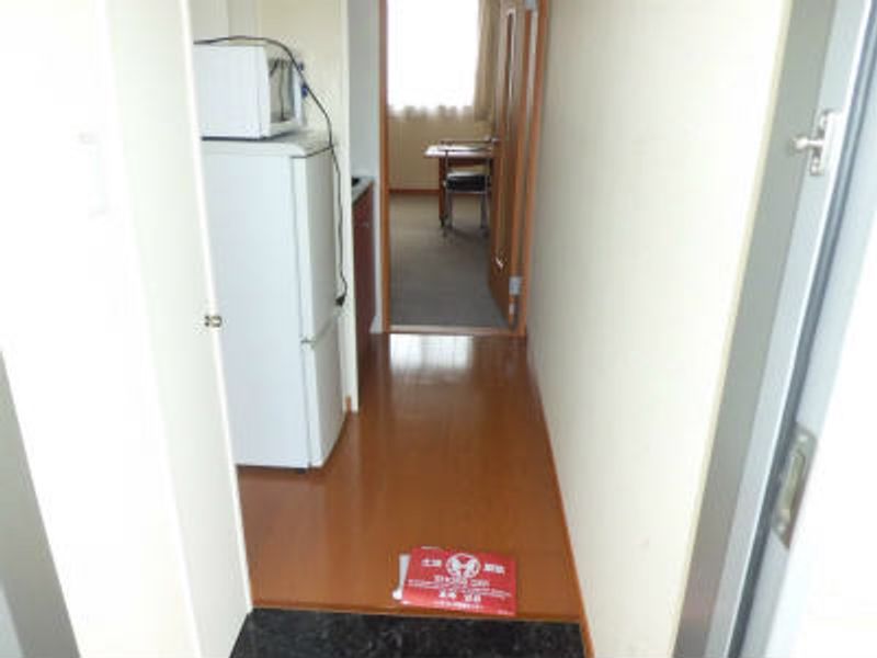 レオパレスメープルグラン 玄関