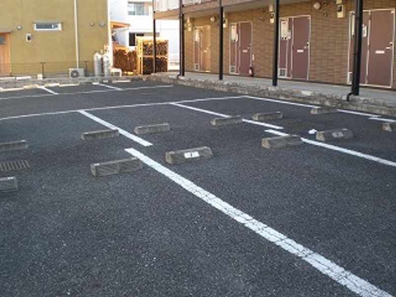 レオパレスブレイヴ 駐車場
