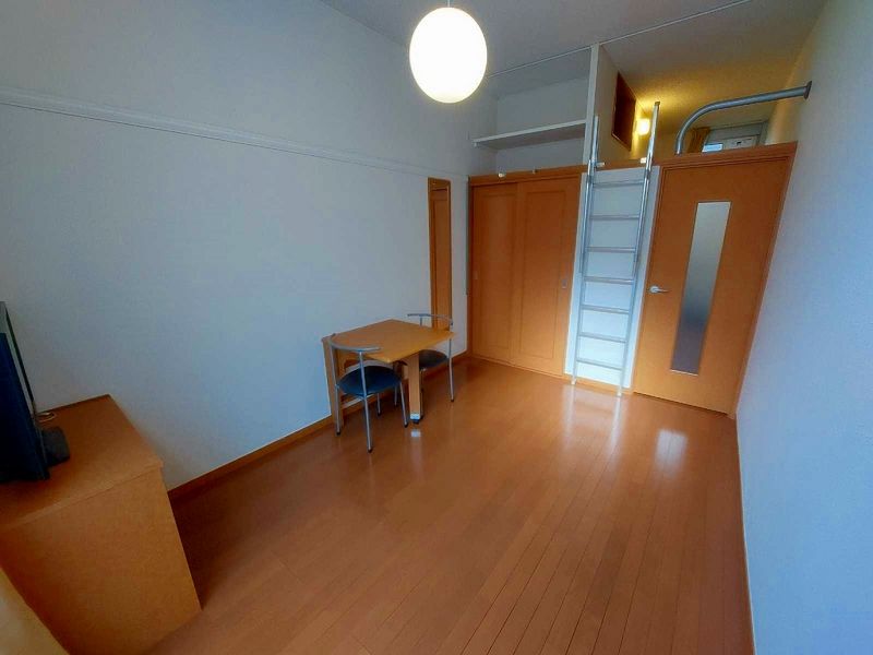 レオパレスおもだか 居間