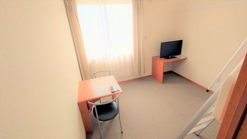 レオパレスハイランドコート 居間