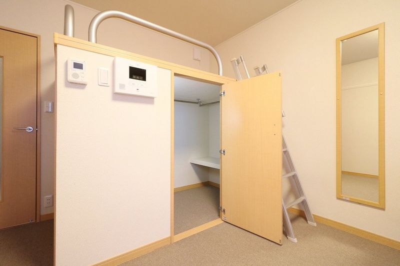 レオパレスラ　グラシューズ 収納
