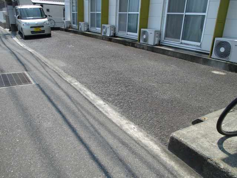 レオパレスヴィラージュ社家 駐車場