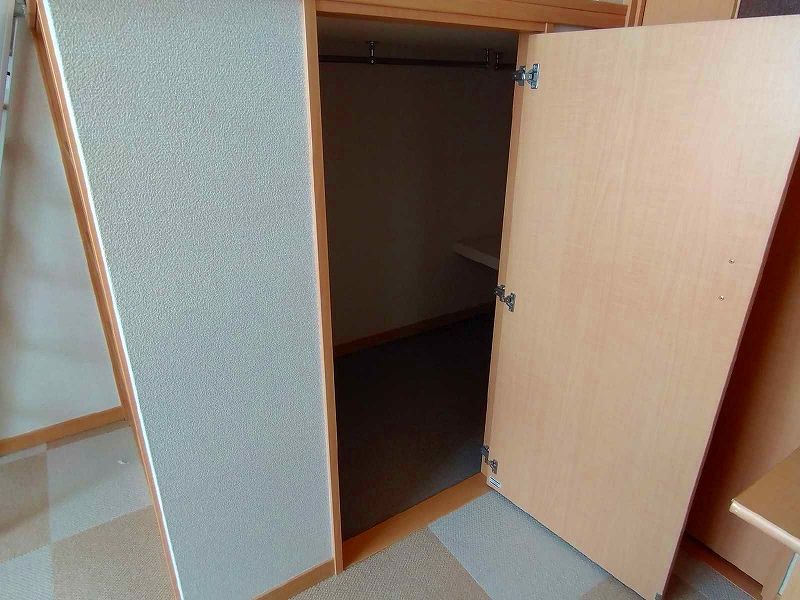 レオパレスユートピアコート 収納