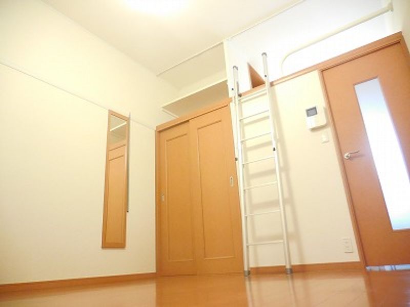 レオパレス楓 居間