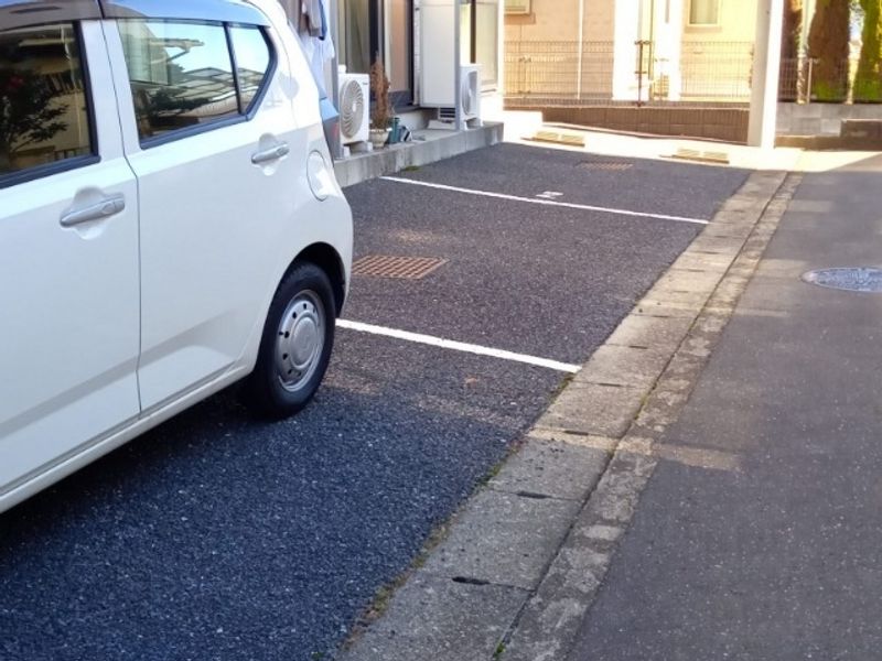 レオパレスｈａｐｐｉｎｅｓｓ 駐車場