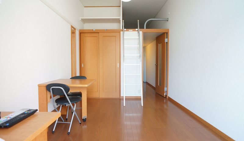レオパレス南加賀屋 居間