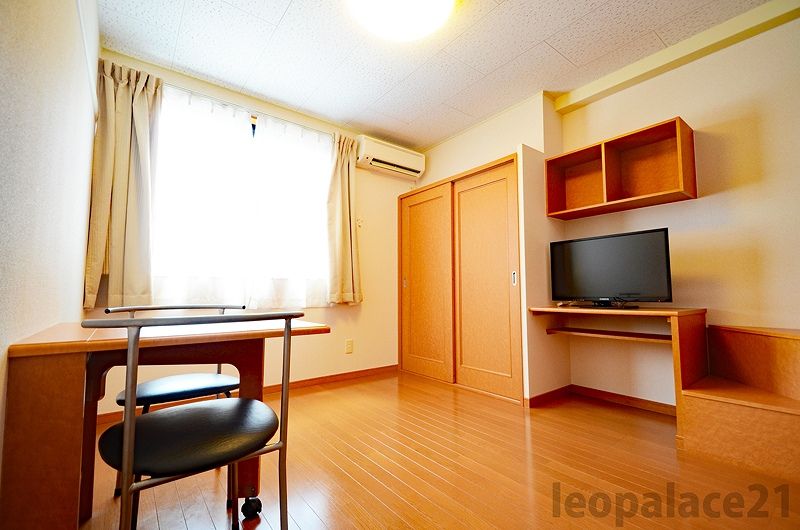レオパレス篠山 居間