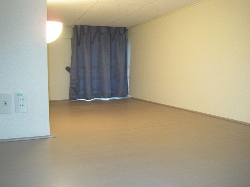 レオパレス燕良 収納