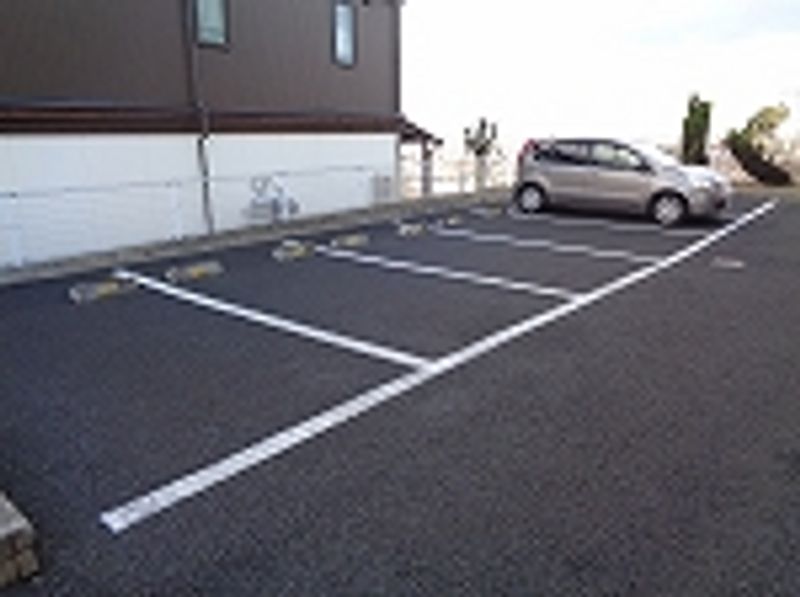 レオパレスセントグレースＡ 駐車場