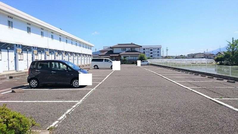 レオパレスアンプリオ　シエル 駐車場