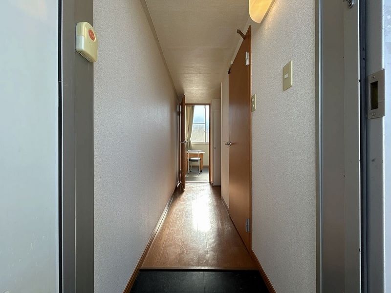 レオパレスコンプリートＹ 玄関