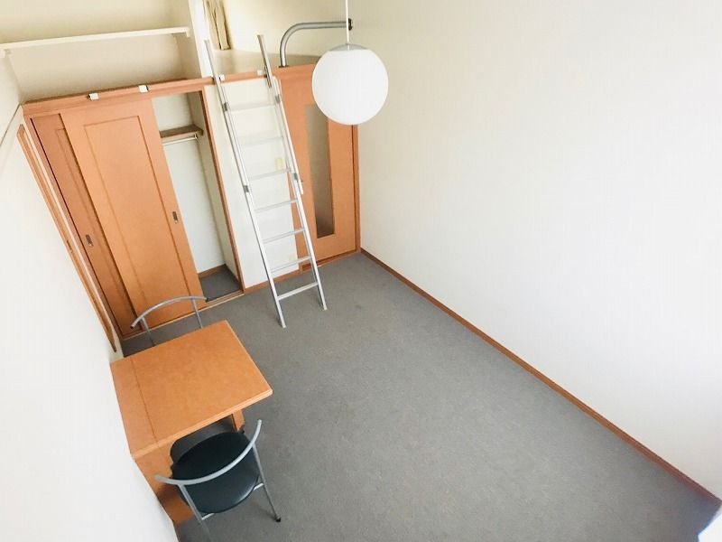 レオパレス荒谷 居間
