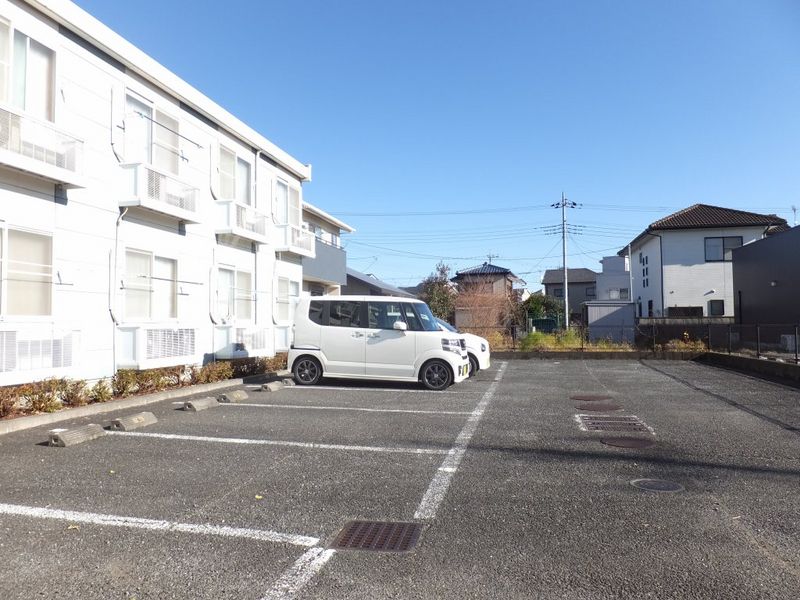 レオパレスエス・ワイ 駐車場