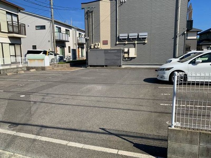 レオパレス望町 駐車場