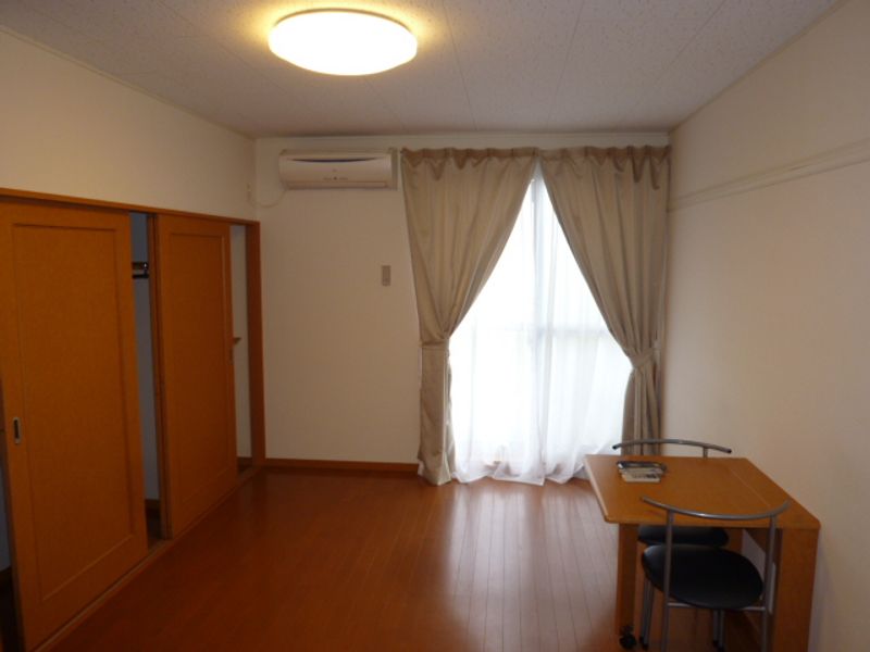 レオパレスひねもす 居間