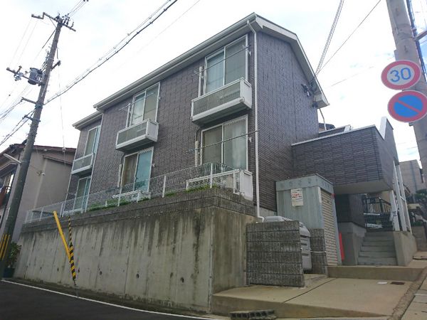レオパレス片山町 外観