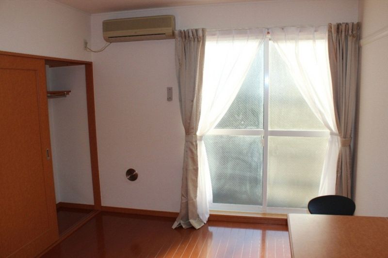 レオパレスシャトーＣ 居間