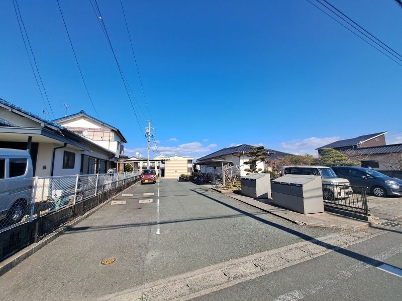 レオパレス成海 駐車場