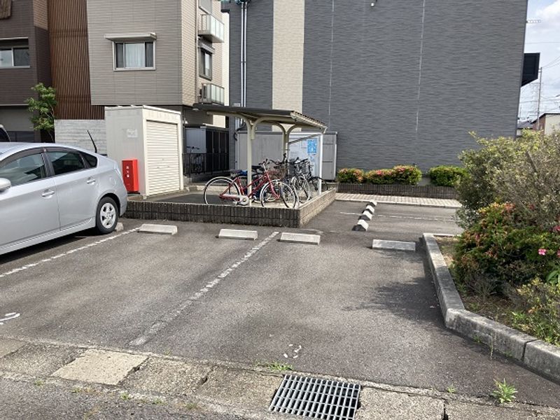 レオパレスグレイス　カーサ 駐車場