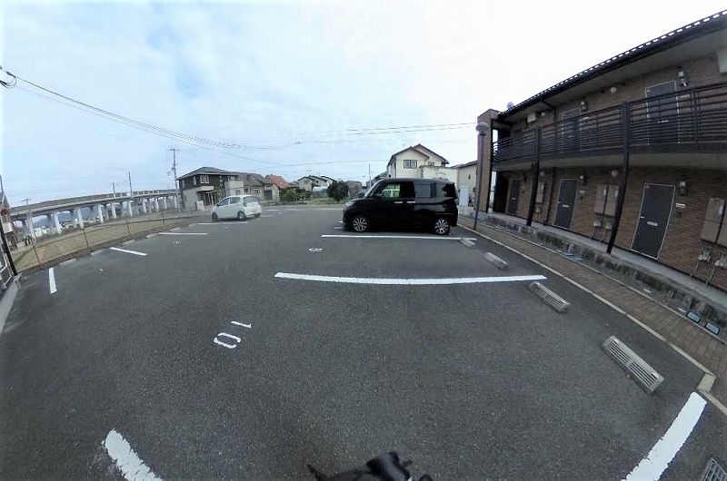 レオネクストウイングＡ 駐車場