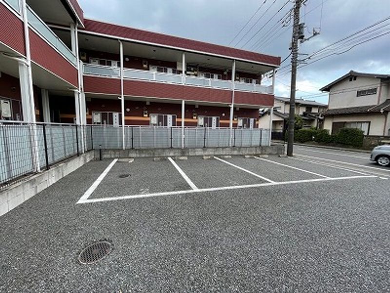 レオネクストコスモⅡ 駐車場