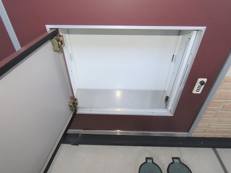 レオパレスフォレスト 玄関