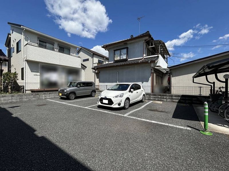 レオネクストリードアンドナナ 駐車場