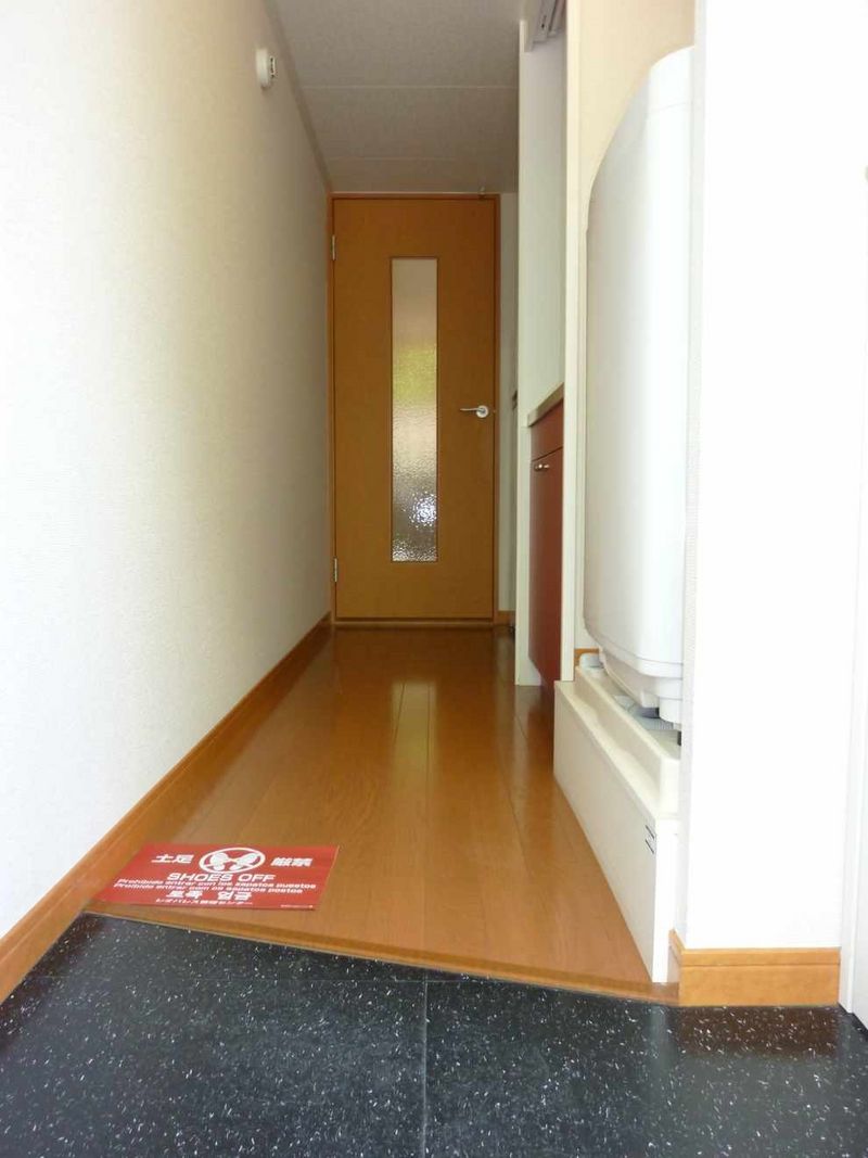 レオパレス十三 玄関
