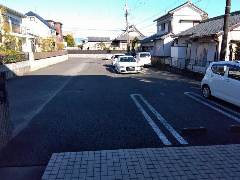 レオパレスプリマベーラ 駐車場