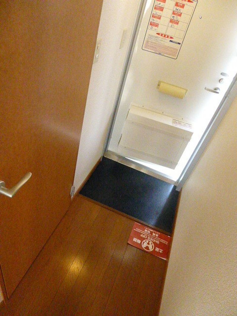 レオパレスＰＩＰＡ 玄関