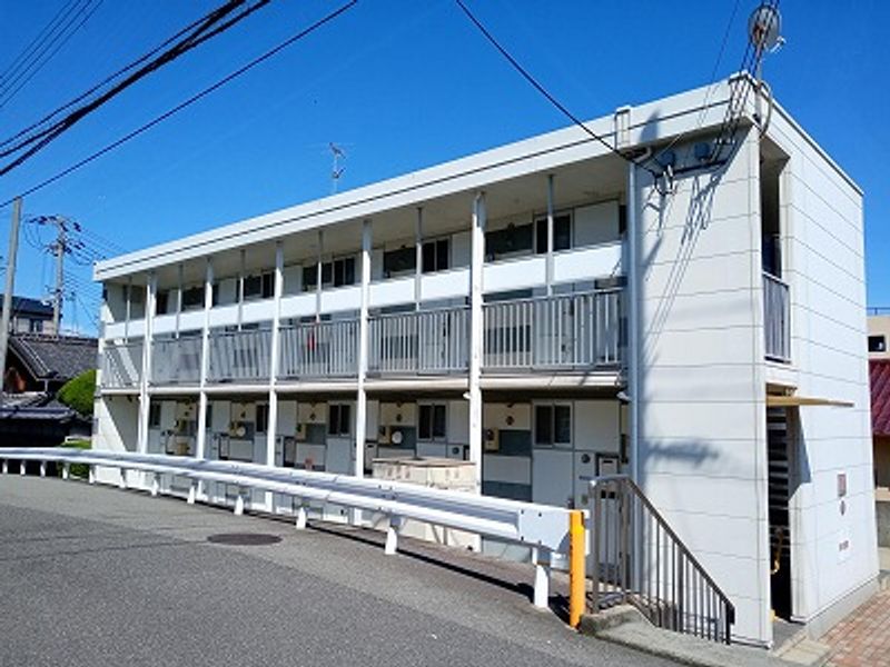 レオパレス三番町 エントランス