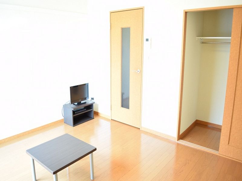 レオパレスＫＳ蔭山 居間