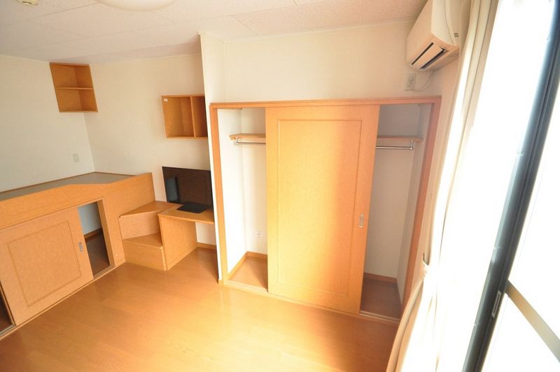 レオパレスフォレー 居間