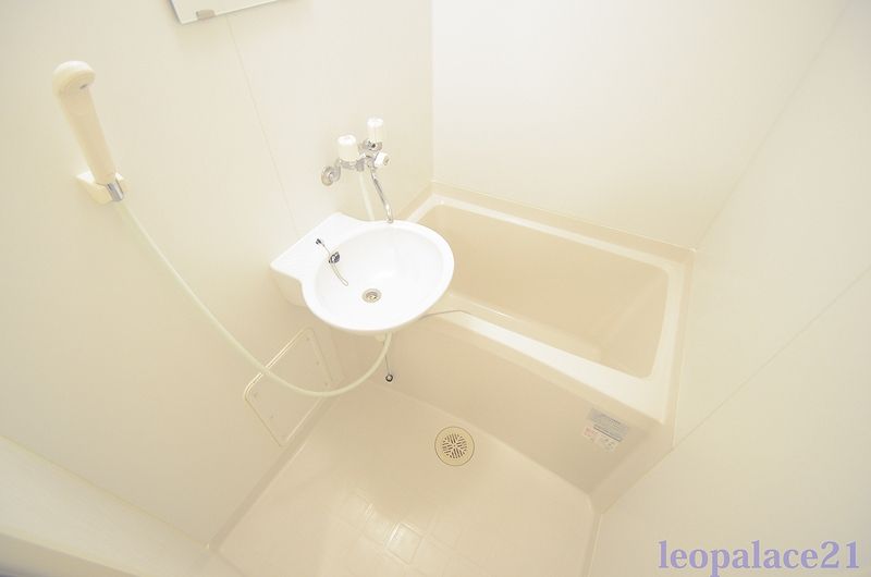 レオパレスプルミエール新屋敷 風呂