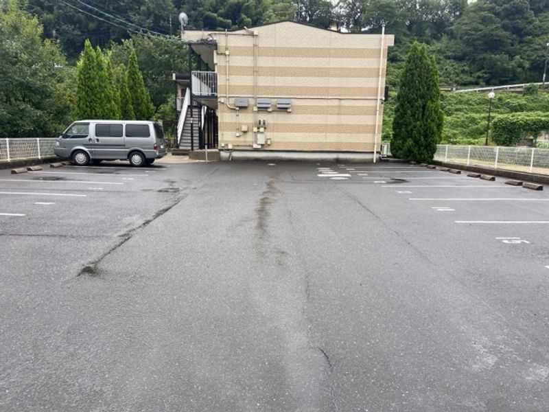 レオパレスシャルマン 駐車場