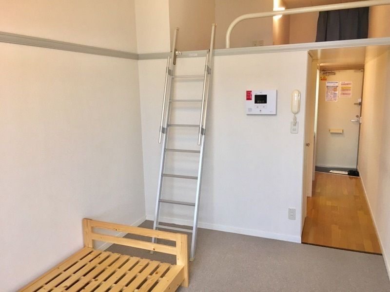 レオパレスプレシオＦ 居間