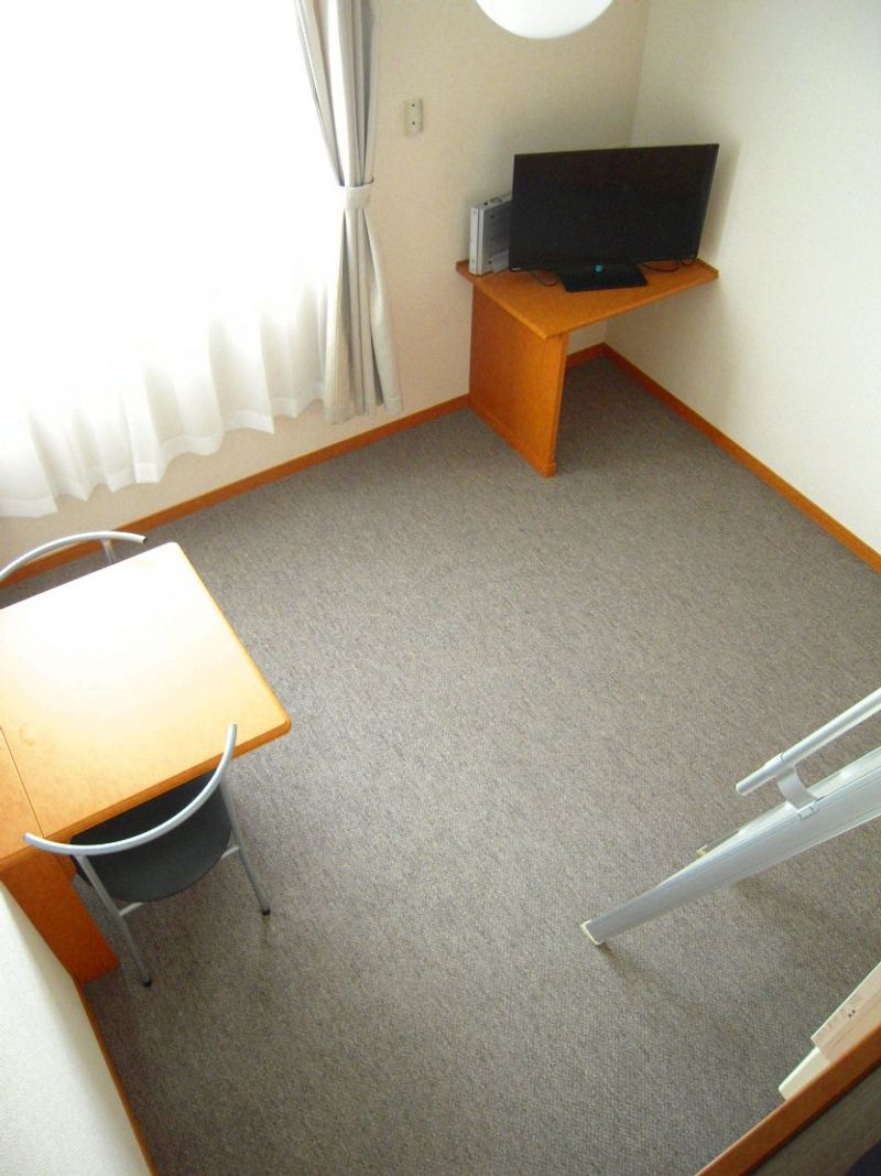 レオパレスピースフル 居間