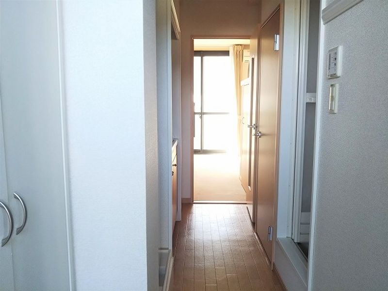 レオパレス幕張町ＬＡ１ 玄関