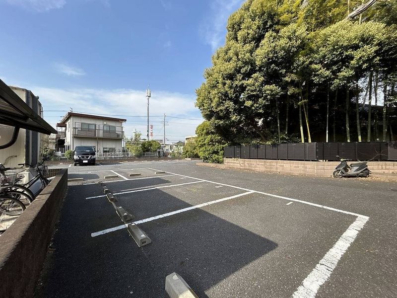 レオパレスミュートス　テセラ 駐車場