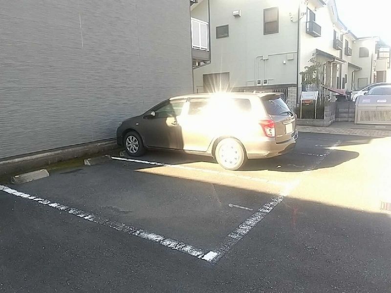レオパレスプランドール稲城 駐車場