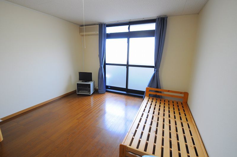 レオパレス美堀 居間