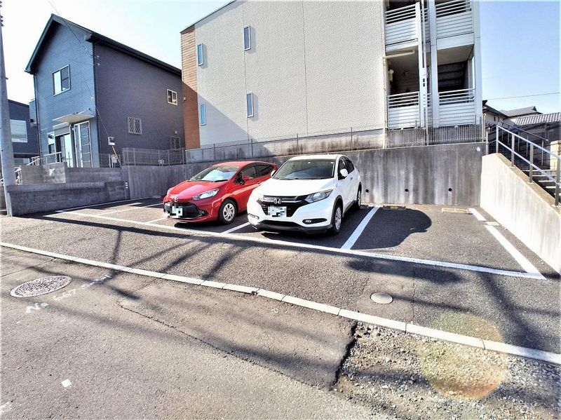 レオネクストシャルマン明花 駐車場