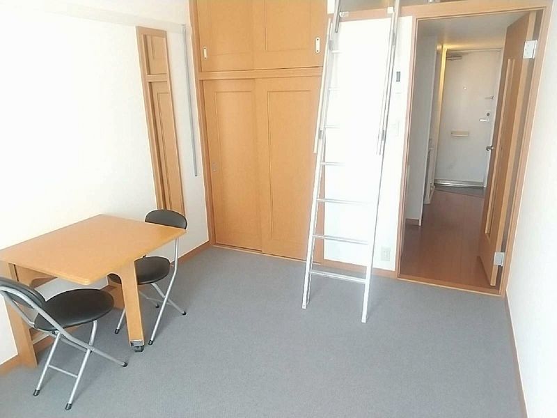 レオパレスさくらブリッサ 居間