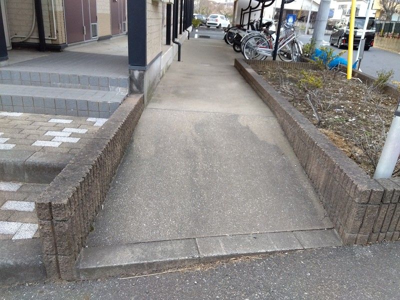 レオパレス旭 エントランス