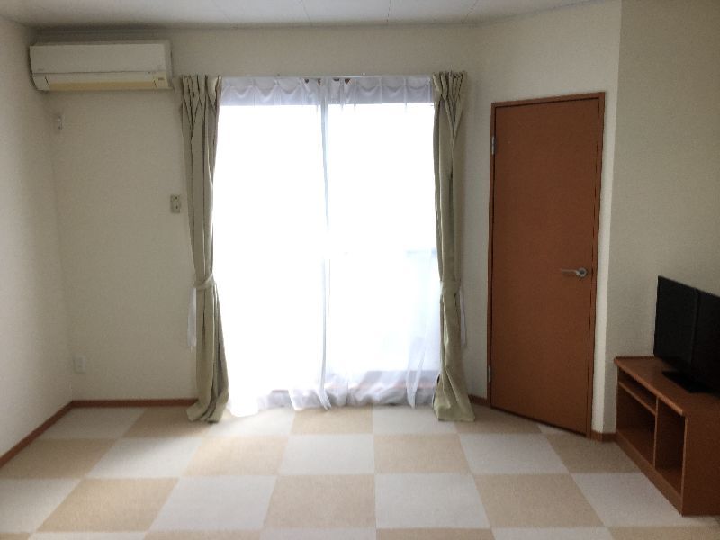 レオパレスリカヴィトスの丘 居間