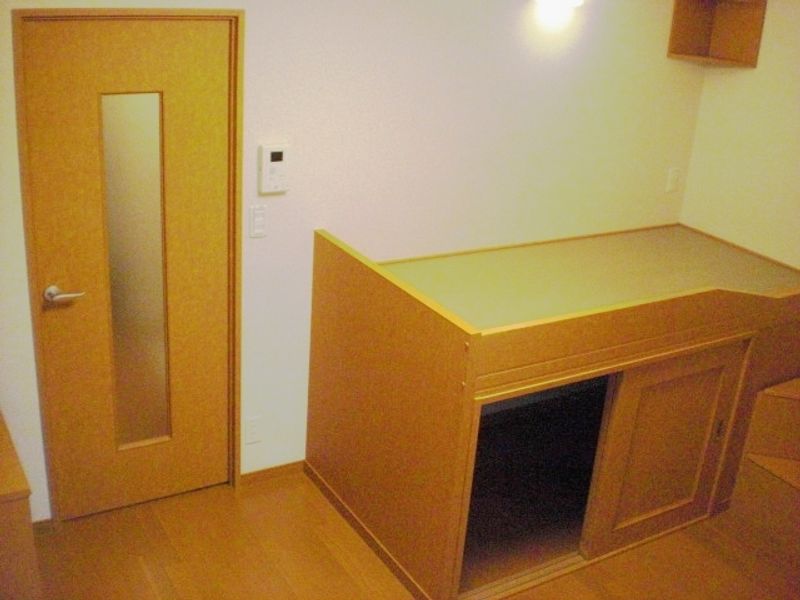 レオパレスエブリシン 居間